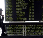 Lėktuvu keliones planavusiems žmonėms, skrydžius kol kas tenka pamir&scaron;ti ir nežinia kuriam laikui įsikurti oro uostuose.