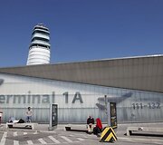 Lėktuvu keliones planavusiems žmonėms, skrydžius kol kas tenka pamir&scaron;ti ir nežinia kuriam laikui įsikurti oro uostuose.