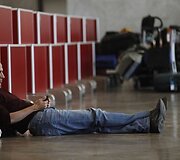 Lėktuvu keliones planavusiems žmonėms, skrydžius kol kas tenka pamir&scaron;ti ir nežinia kuriam laikui įsikurti oro uostuose.
