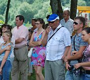 Raseiniuose Valstybės diena paminėta surengiant žirgų lenktynes-krosą.