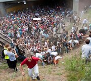 Festivalyje &bdquo;Love parade&ldquo; &scaron;e&scaron;tadienį žuvo 19 žmonių, dar apie 340 sunkiai sužeisti.