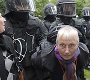 Audringi susirėmimai tarp riau&scaron;ių policijos ir protestuotojų.