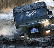 Sunku patikėti, kad automobilis tokiomis sąlygomis apskritai gali pajudėti.