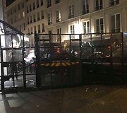 Paryžiuje per &bdquo;geltonųjų liemenių&ldquo; protestus kilo susirėmimų su policija.