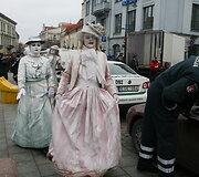 Teatralizuotos eisenos dalyvės