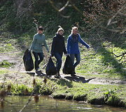 Vilniečiai pasiraitojo rankoves ir kibo tvarkyti savo miestą.