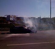 &Scaron;e&scaron;tadienį &bdquo;15min&ldquo; skaitytojas Tomas prane&scaron;ė apie Minsko žiede, Vilniuje, degantį automobilį.
