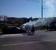 &Scaron;e&scaron;tadienį &bdquo;15min&ldquo; skaitytojas Tomas prane&scaron;ė apie Minsko žiede, Vilniuje, degantį automobilį.