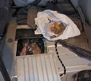 VSAT Varėnos rinktinės operatyvininkų sulaikytas mikroautobusas-slėptuvė ir gabentas gintaras 