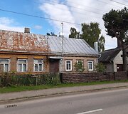 Ūkiniai pastatai, geltonas vasarnamis, garažas priklauso I.Petrokienei