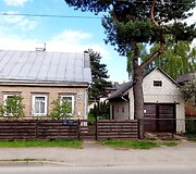 Ūkiniai pastatai, geltonas vasarnamis, garažas priklauso I.Petrokienei