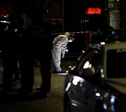 Prie neonacių partijos &bdquo;Auksinė au&scaron;ra&ldquo; būstinės aidėjo &scaron;ūviai. 