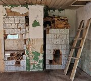 Senieji sodybos pastatai jau buvo pradėję byrėti, Kristinos Horomon asmeninio albumo nuotr. 