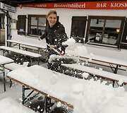 Antradienį &Scaron;iaurės Vokietiją, &Scaron;veicariją, Lenkiją ir Rusiją užklojo pirmasis sniegas. Lenkijoje sniego storis vietomis siekė iki 40 centimetrų. &Scaron;veicarijoje ir Vokietijoje trumpam buvo sutrikdytas eismas kalnų keliais.