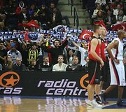 Vilniaus &bdquo;Lietuvos rytas&ldquo; žaidžia pirmąsias naujojo Eurolygos sezono rungtynes namie su Stambulo &bdquo;Efes Pilsen&ldquo; krep&scaron;ininkais. 