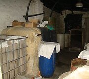 Per operaciją Plungės rajone, Grumblių kaime, rasta apie 18 tonų raugo ir per pusę tonos jau pagamintos naminės degtinės.