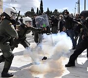 Demonstracija Graikijos sostinėje, Atėnuose, virto riau&scaron;ėmis.