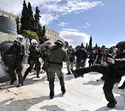 Demonstracija Graikijos sostinėje, Atėnuose, virto riau&scaron;ėmis.
