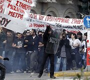 Demonstracija Graikijos sostinėje, Atėnuose, virto riau&scaron;ėmis.