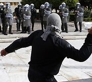 Demonstracija Graikijos sostinėje, Atėnuose, virto riau&scaron;ėmis.