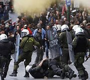 Demonstracija Graikijos sostinėje, Atėnuose, virto riau&scaron;ėmis.