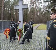 Vainikų padėjimo ceremonija