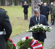 Vainikų padėjimo ceremonija