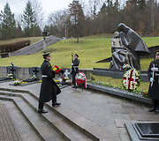 Vainikų padėjimo ceremonija