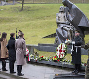 Vainikų padėjimo ceremonija
