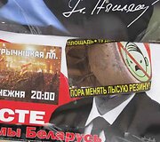 Baltarusijoje vyksiančių &scaron;alies vadovo rinkimų i&scaron;vakarėse vieni žvalgosi kandidatų stenduose, kiti renkasi čiuožinėjimą ant ledo.