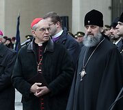 Prie Seimo rūmų atidengta Laisvės gynėjams skirta atminimo lenta.