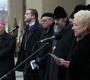 Prie Seimo rūmų atidengta Laisvės gynėjams skirta atminimo lenta.