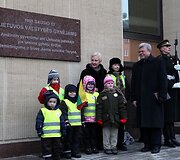 Prie Seimo rūmų atidengta Laisvės gynėjams skirta atminimo lenta.