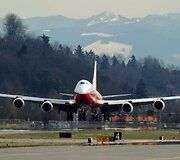 Ilgiausias keleivinis lėktuvas &bdquo;Boeing 747-8 Intercontinental&ldquo;  atliko pirmąjį skrydį.