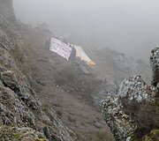 Vyrai protestuoja dėl tarnybos praradimo.