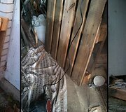 Idėja pasigaminant lovą kilo i&scaron;sinuomavus butą, kuriame jos nebuvo. Su buto &scaron;eimininkais nutarėme, kad neverta investuoti į daiktą, kurio galbūt vėliau nei vienai pusei nebereikės. Prireikė &scaron;iek tiek darbo, jau panaudotų palečių, minimalių i&scaron;laidų, o lovą galima lengvai i&scaron;ardyti ir pergabenti.