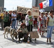 Turgaus prekeiviai sukilo