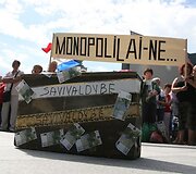 Turgaus prekeiviai sukilo