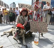Turgaus prekeiviai sukilo