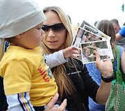 Lietuvos vyrų krep&scaron;inio rinktinės fotografo Tomo Tumalovičiaus parodos atidaryme dalyvavo ne tik rinktinės sirgaliai, tačiau ir patys krep&scaron;ininkai.