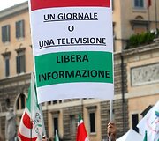 Italai mano, kad S.Berlusconi kontroliuoja pernelyg daug žiniasklaidos priemonių.