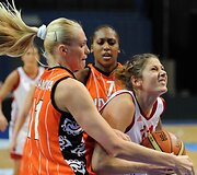 TEO krep&scaron;ininkės žvaigždžių perpildytai UMMC ekipai nusileido daugiau nei dvigubai.
