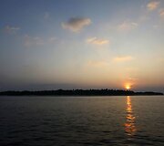 Vienam gražiausių žemės kampelių, Maldyvams gresia rimtos problemos dėl klimato kaitos.  Kylantis vandens lygis kėsinasi užlieti &scaron;į salyną.