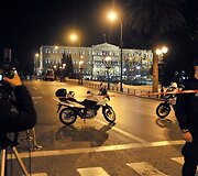 Policija evakavo žmones i&scaron; rajono prie Nežinomo kareivio kapo.