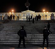 Policija evakavo žmones i&scaron; rajono prie Nežinomo kareivio kapo.