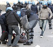 Italijos sostinės centre kilo neramumai.