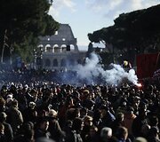 Italijos sostinės centre kilo neramumai.