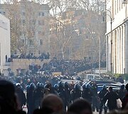 Italijos sostinės centre kilo neramumai.