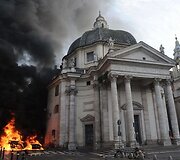 Italijos sostinės centre kilo neramumai.
