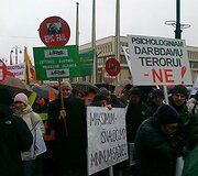 Mitingo dalyviai prie Seimo